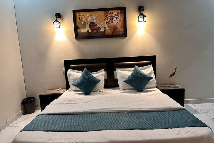 Room 4 of 4