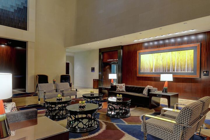 Lobby lounge