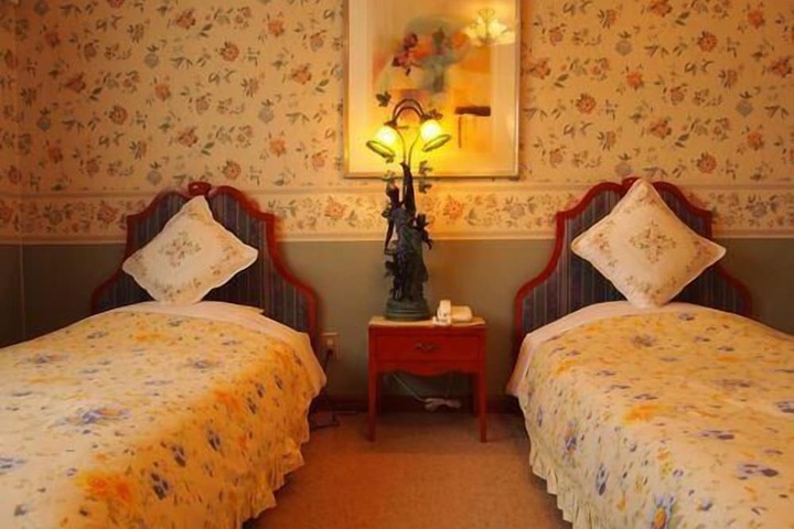 Room 9 of 35