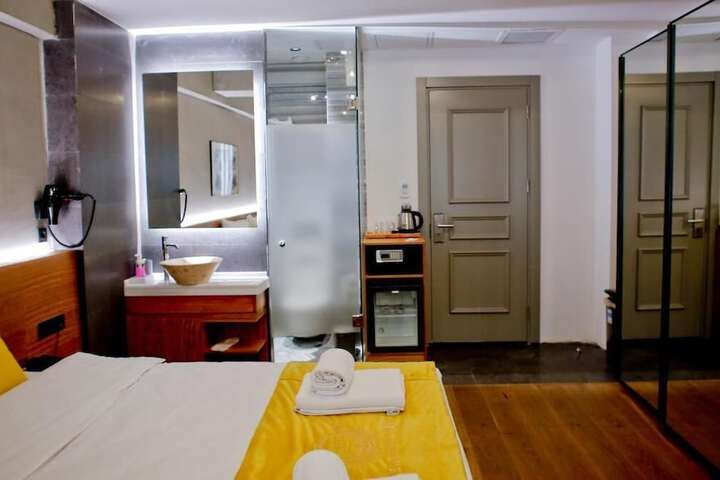 Room 22 of 63