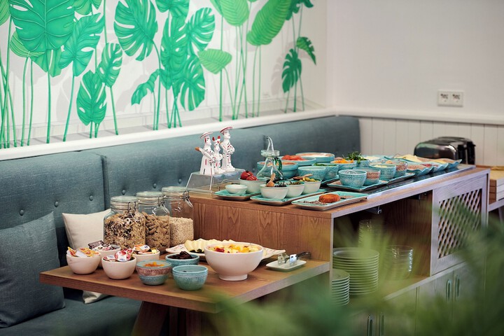 Breakfast/Coffee Service 48 of 73