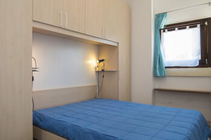 Room 32 of 44