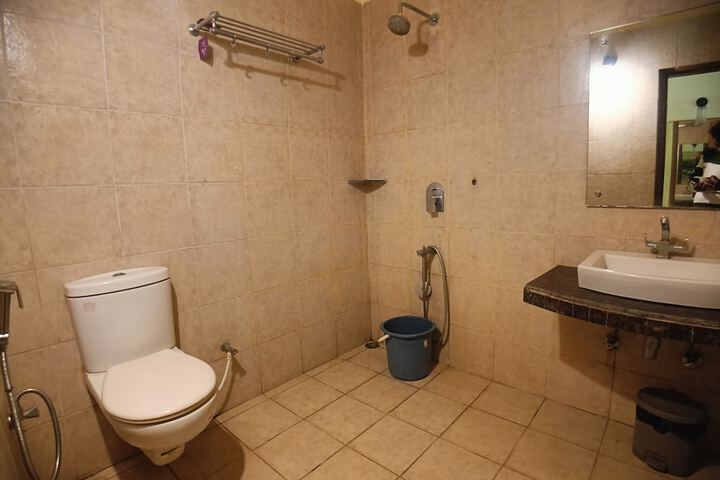 Room 46 of 80