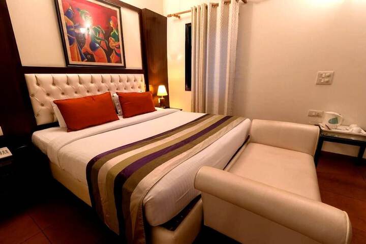 Room 38 of 143