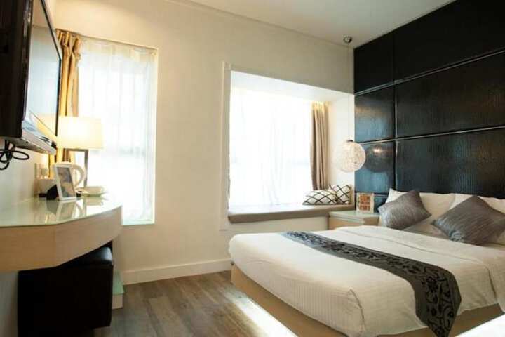 Room 13 of 22