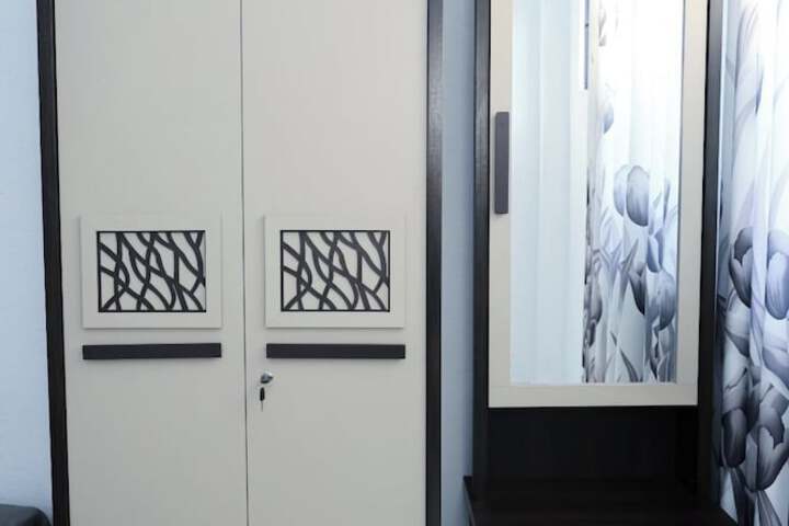 Room 6 of 18