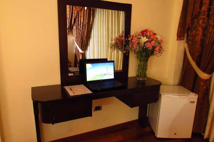 Room 11 of 24