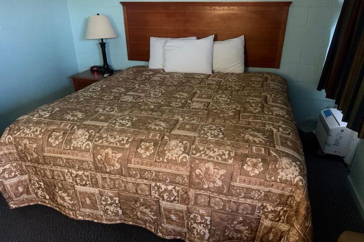 Room 8 of 17