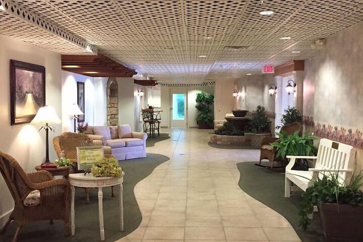 Ballroom/Hall 17 of 28