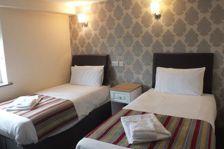 Room 2 of 16
