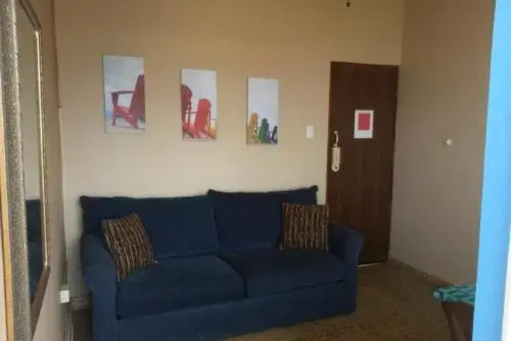 Room 8 of 17