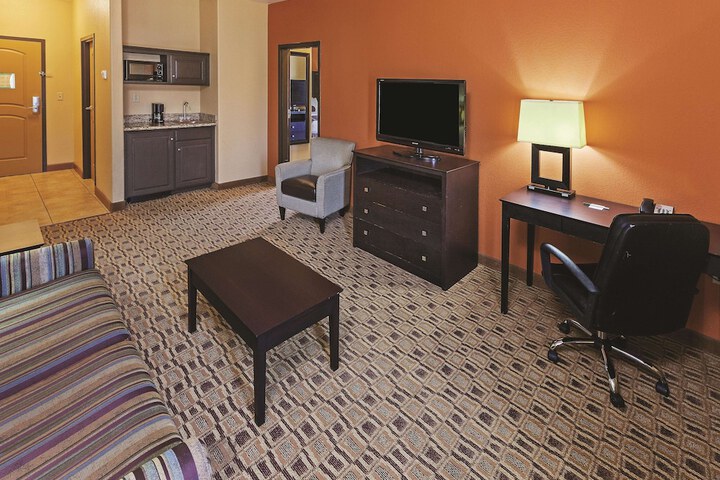 1 King Bed (1 of 12)