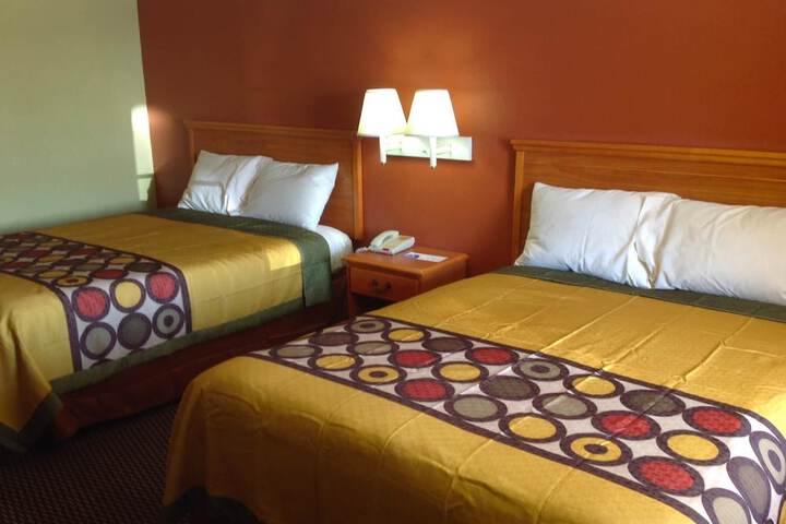 2 Double Beds (3 of 4)