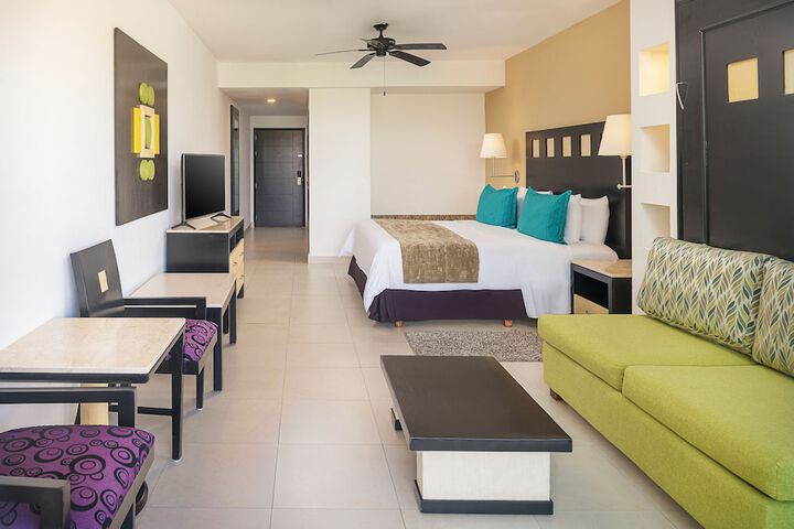 Room 16 of 122