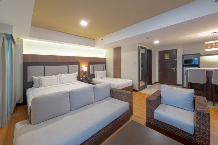 Room 3 of 40