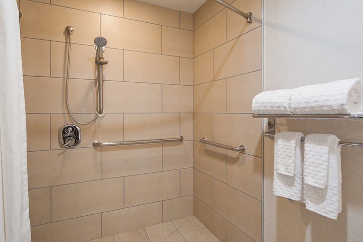 2 Queen Beds Microwave and Refrigerator Full Breakfast (8 of 18)