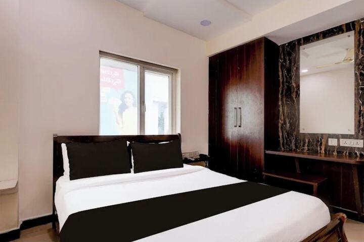 Room 5 of 11