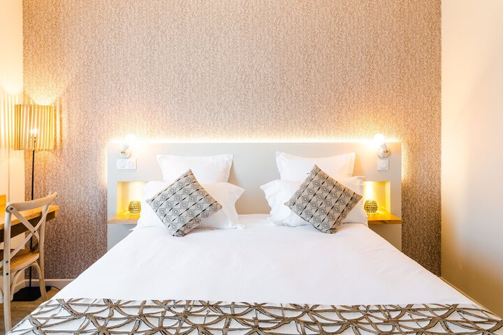 Room 18 of 208