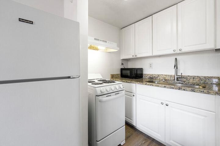 Deluxe Studio 2 Double Beds Kitchenette (3 of 14)