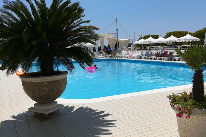 Pools & Facilities