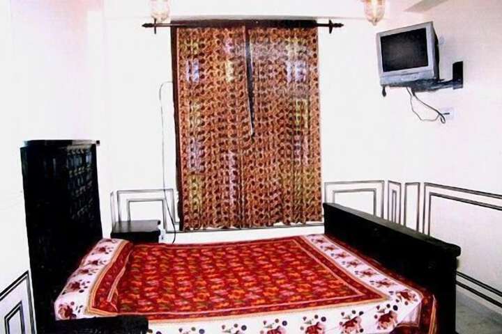 Room 9 of 26