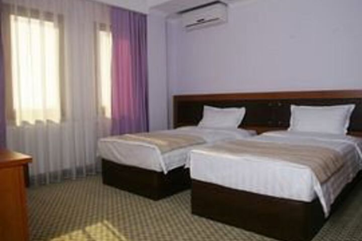 Room 8 of 11