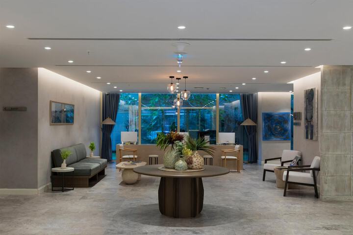 Entrance & Lobby
