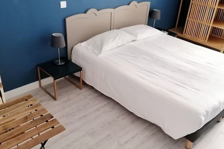Room 27 of 77