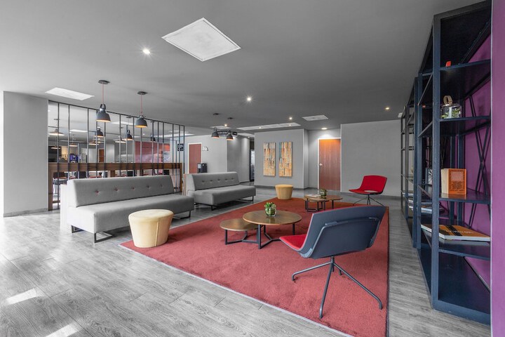 Entrance & Lobby