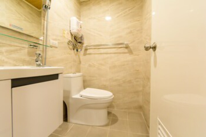 Room 2 of 44