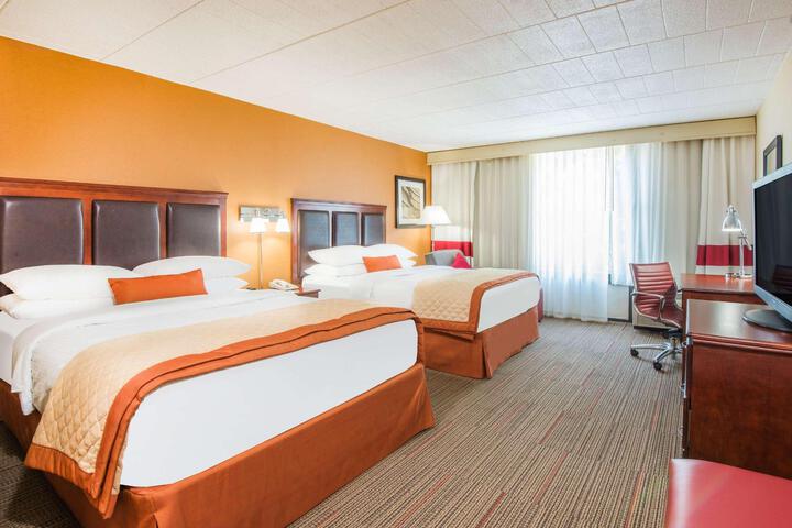 1 King Bed (4 of 12)