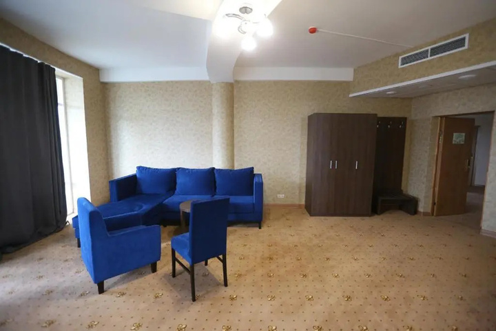 Room 7 of 12
