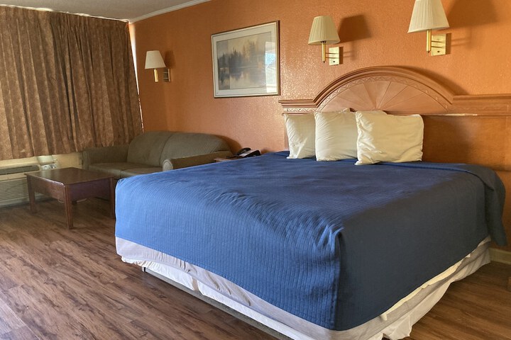 Standard | King Bed (7 of 16)