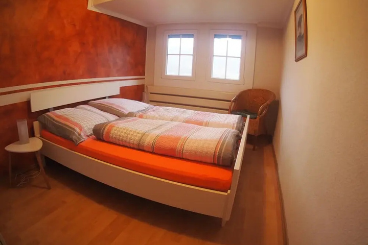 Room 6 of 17