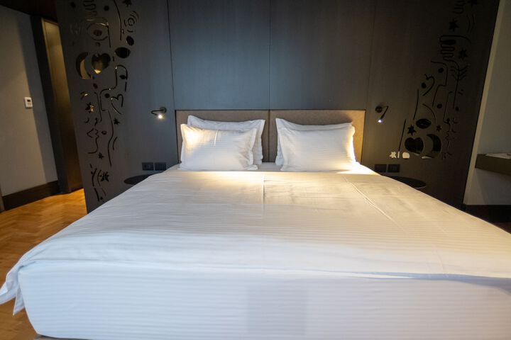 Room 42 of 163