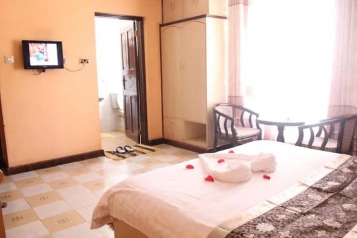Room 4 of 27