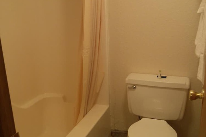 Room 17 of 37