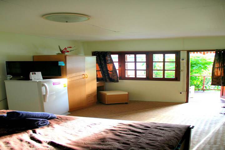 Room 6 of 18