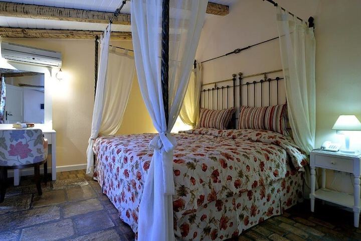 Room 8 of 37