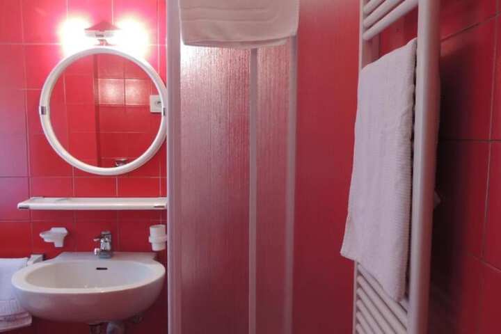 Room 43 of 82