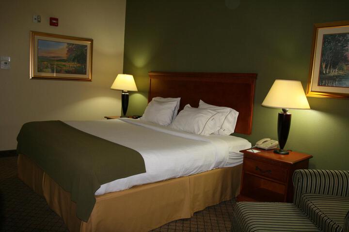 1 King Bed (11 of 14)