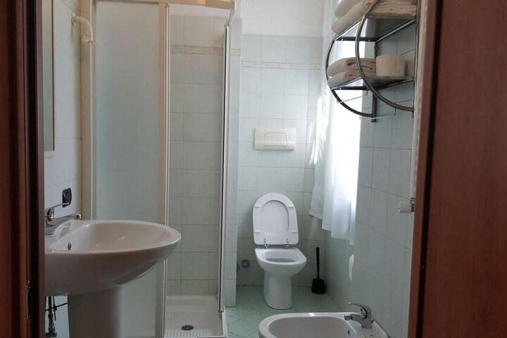 Room 16 of 35