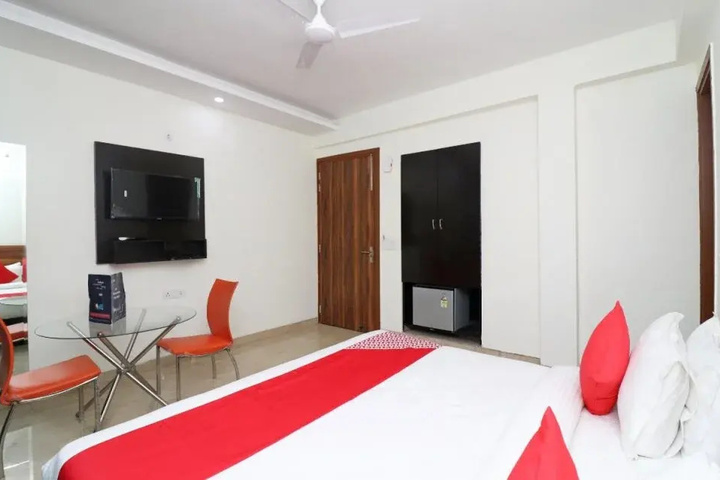 Room 4 of 10
