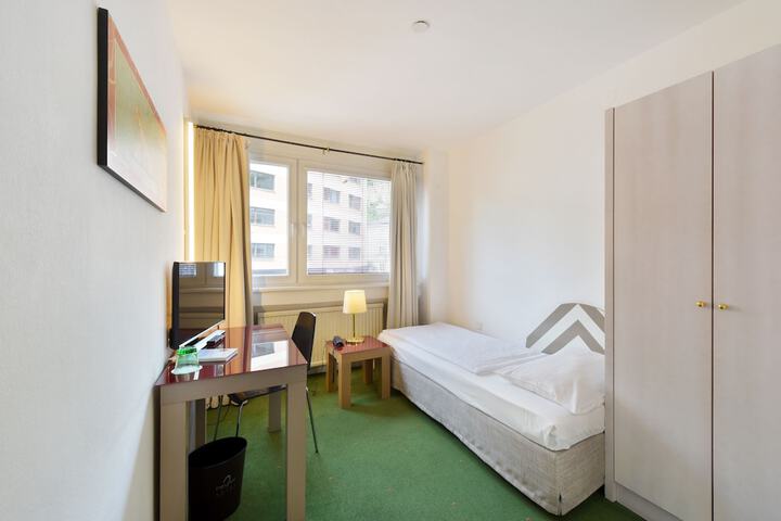 Room 8 of 49