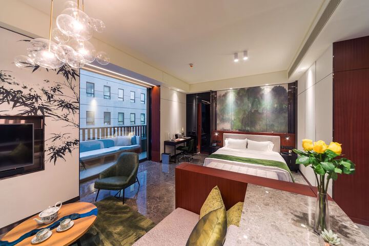 Room 17 of 35