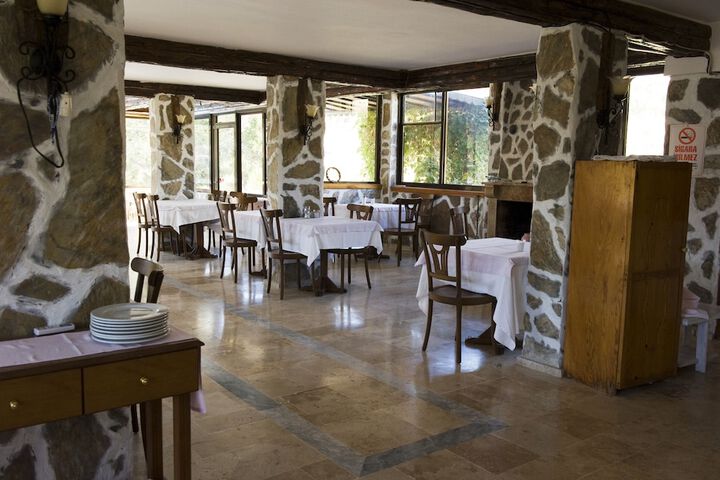 Dining 58 of 70