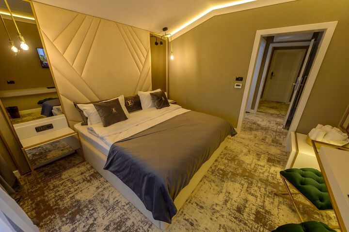 Room 25 of 104