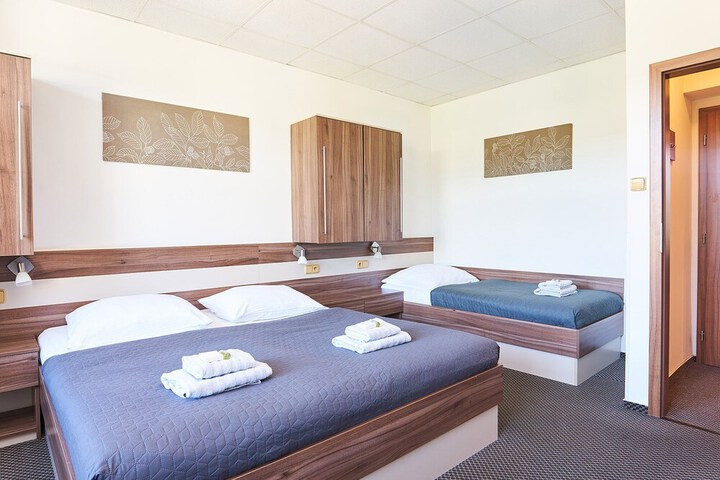 Room 14 of 77