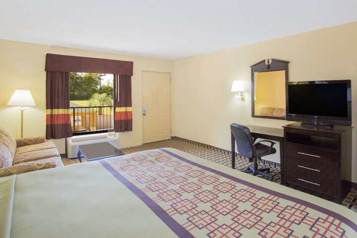 1 King Bed (3 of 16)