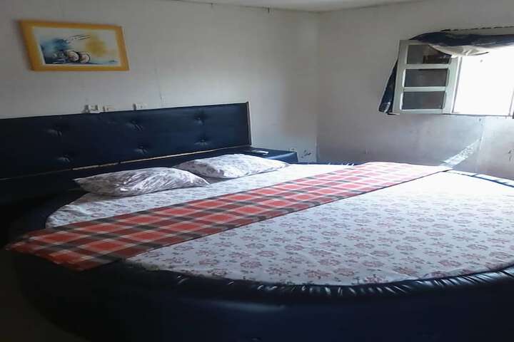 Room 2 of 8